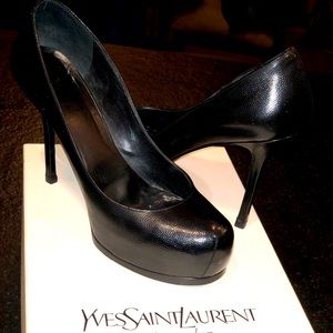 Yves Saint Laurent Black beautiful leather heels! 🖤🔥🖤